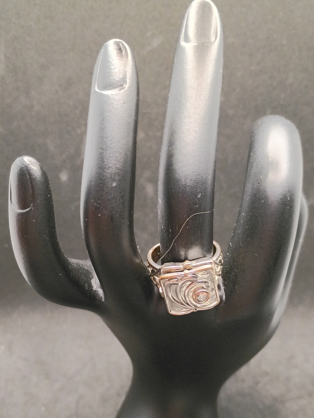 Size 7 Ring With Secret Compartment